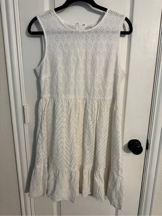 Vineyard Vines Dresses & Skirts - Vineyard Vines White Eyelet Ruffle-Hem Sleeveless Dress
